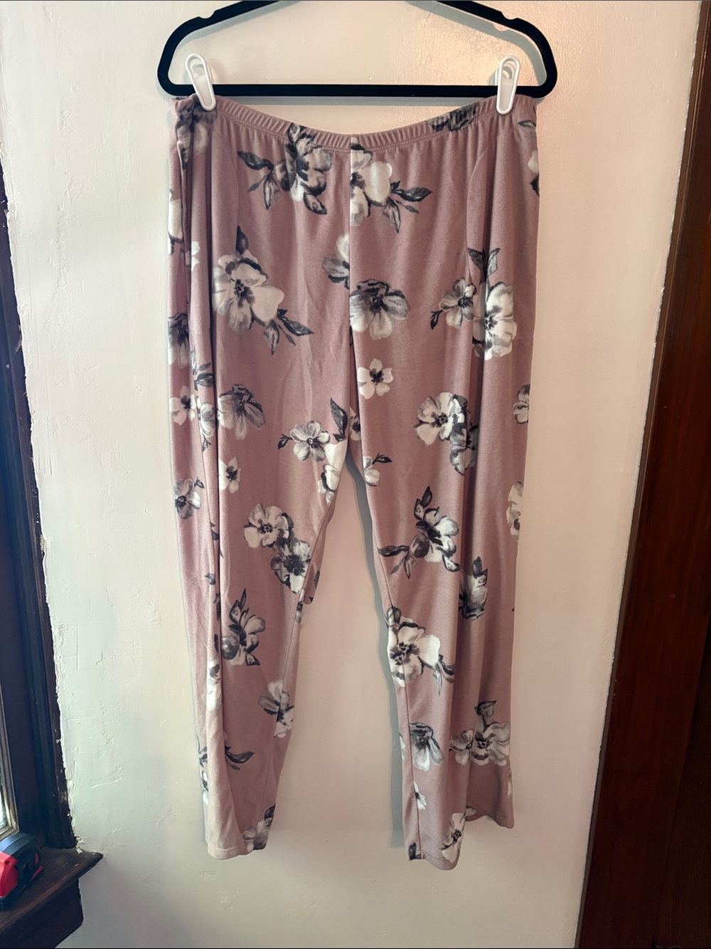 Simply Vera Vera Wang Pink and Black Floral Pajama Set - Picture 4 of 12